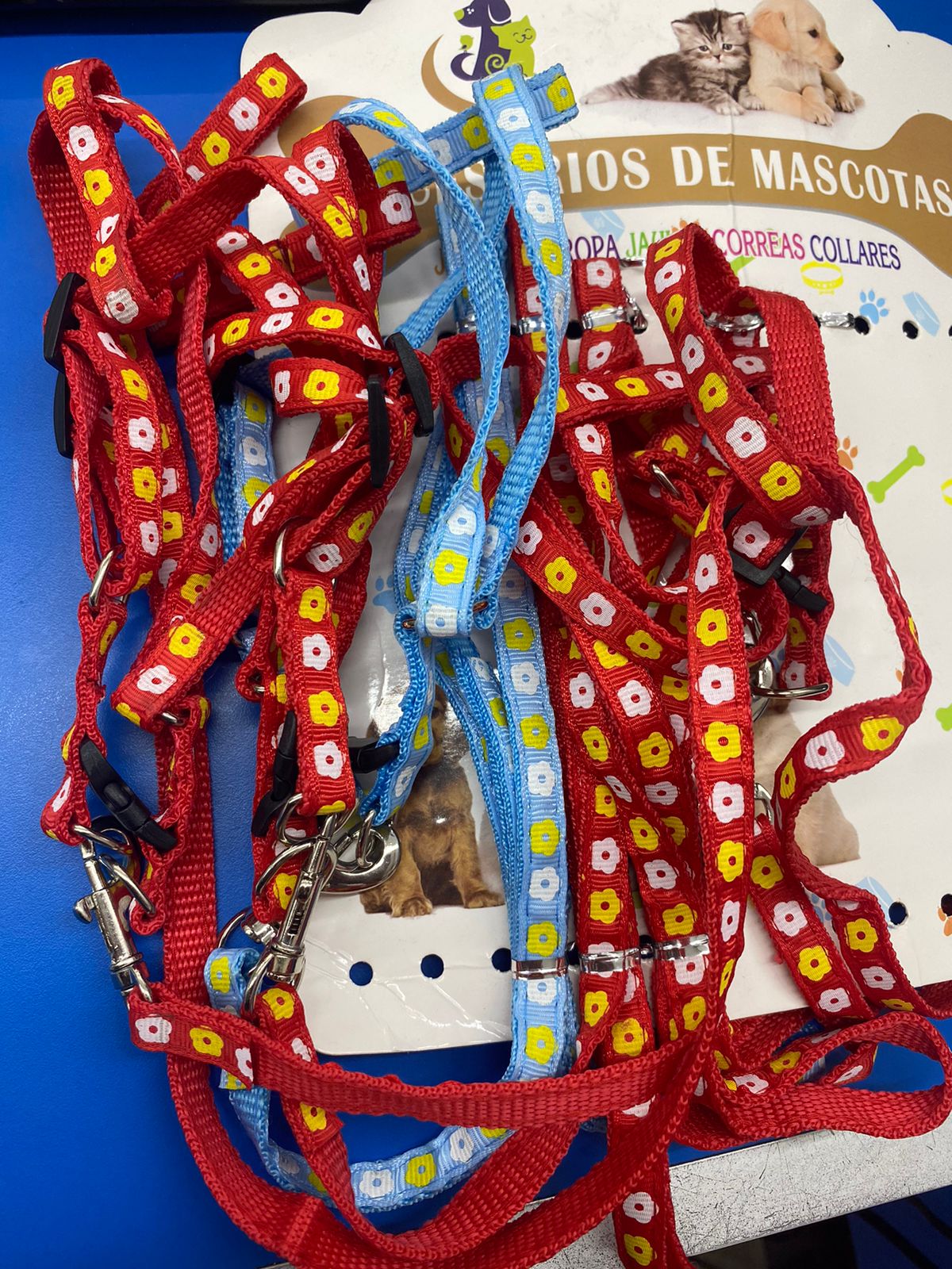 PECHERA PARA MASCOTA FLORECITAS